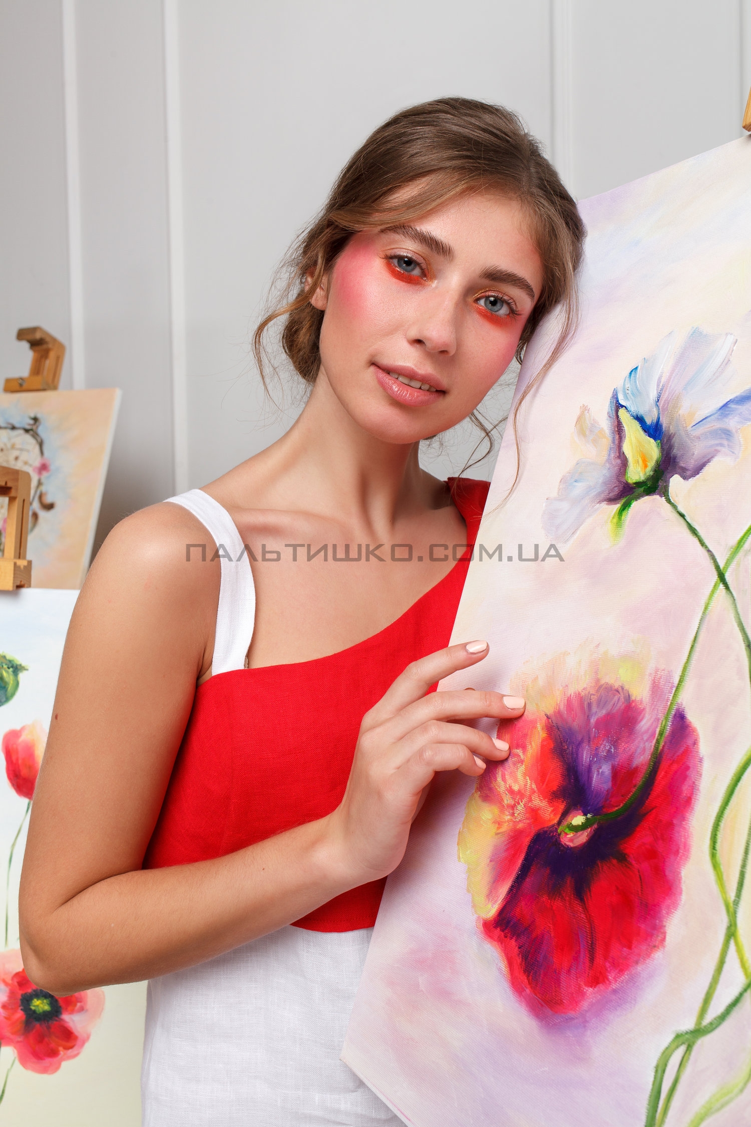  Сукня червоно-біле з маками