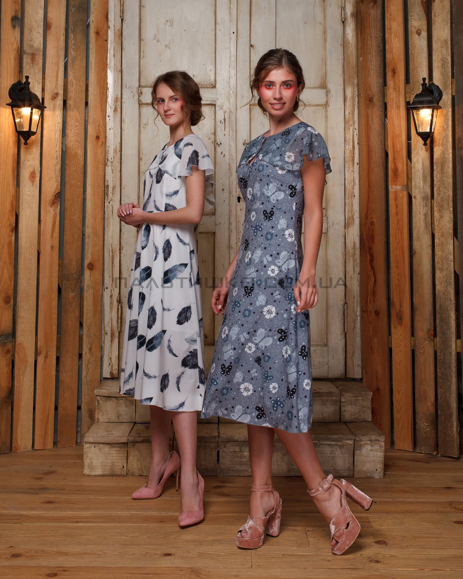  Сукня з кольоровими принтами