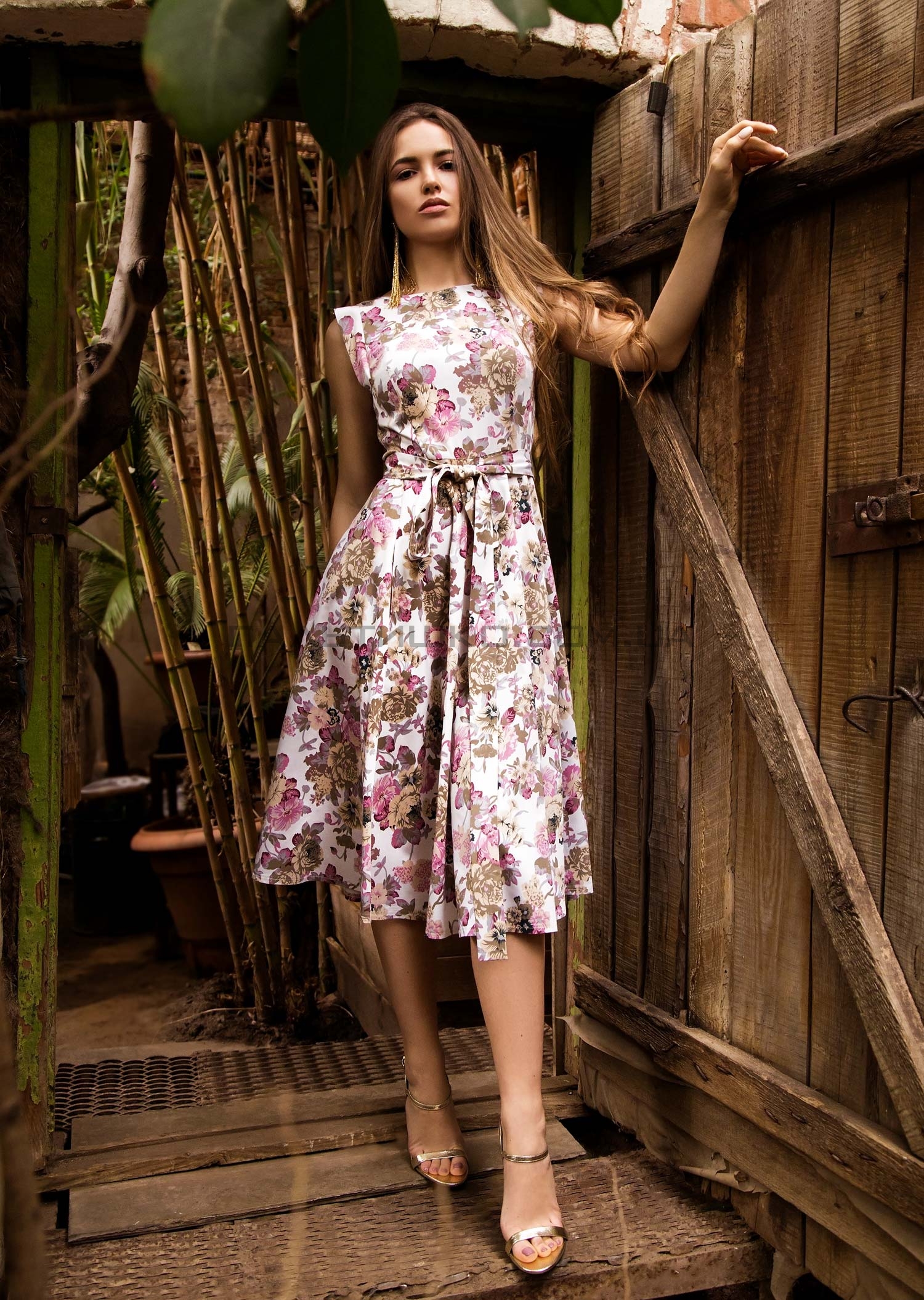  Сукня з півоніями