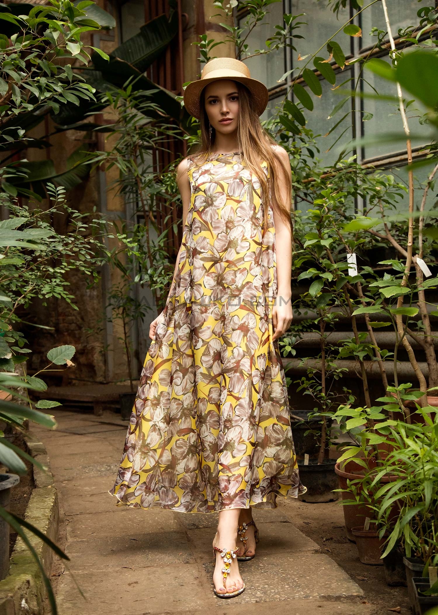  Платье расклешенное от проймы